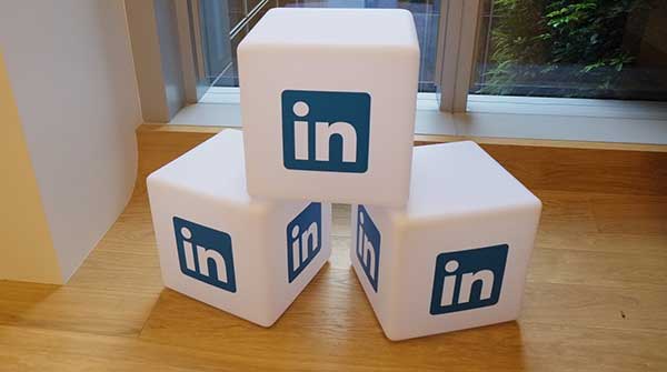 How to make LinkedIn your job search partner